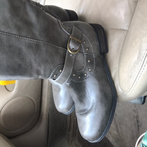 Boots - Picture 2 of 4